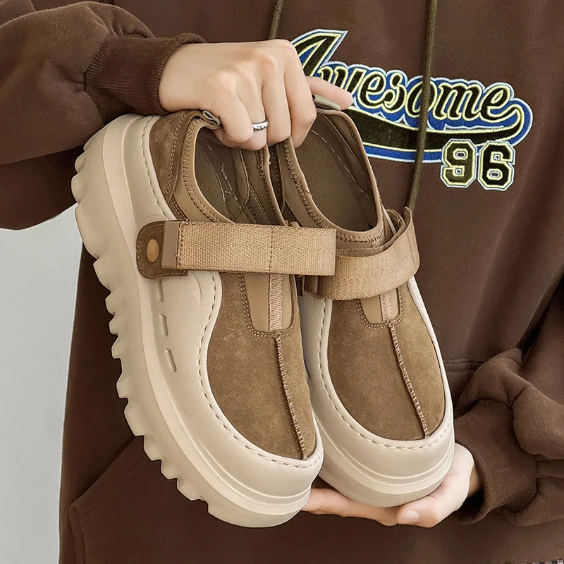 Paar zachte zolen lage dikke zool lederen schoen comfortabele casual platte en modieuze schoenen