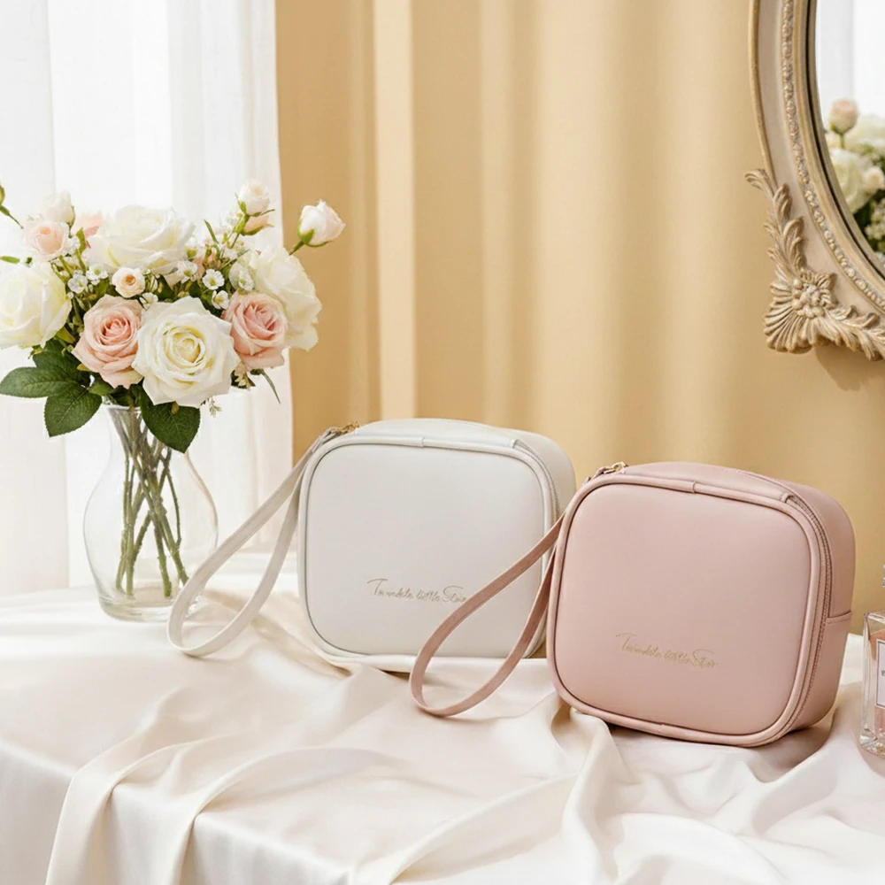 

Косметичка из искусственной кожи для женщин, маленькая квадратная сумка для макияжа, портативная дорожная сумка для хранения туалетных принадлежностей, портативные сумки для кабелей и цифровой техники