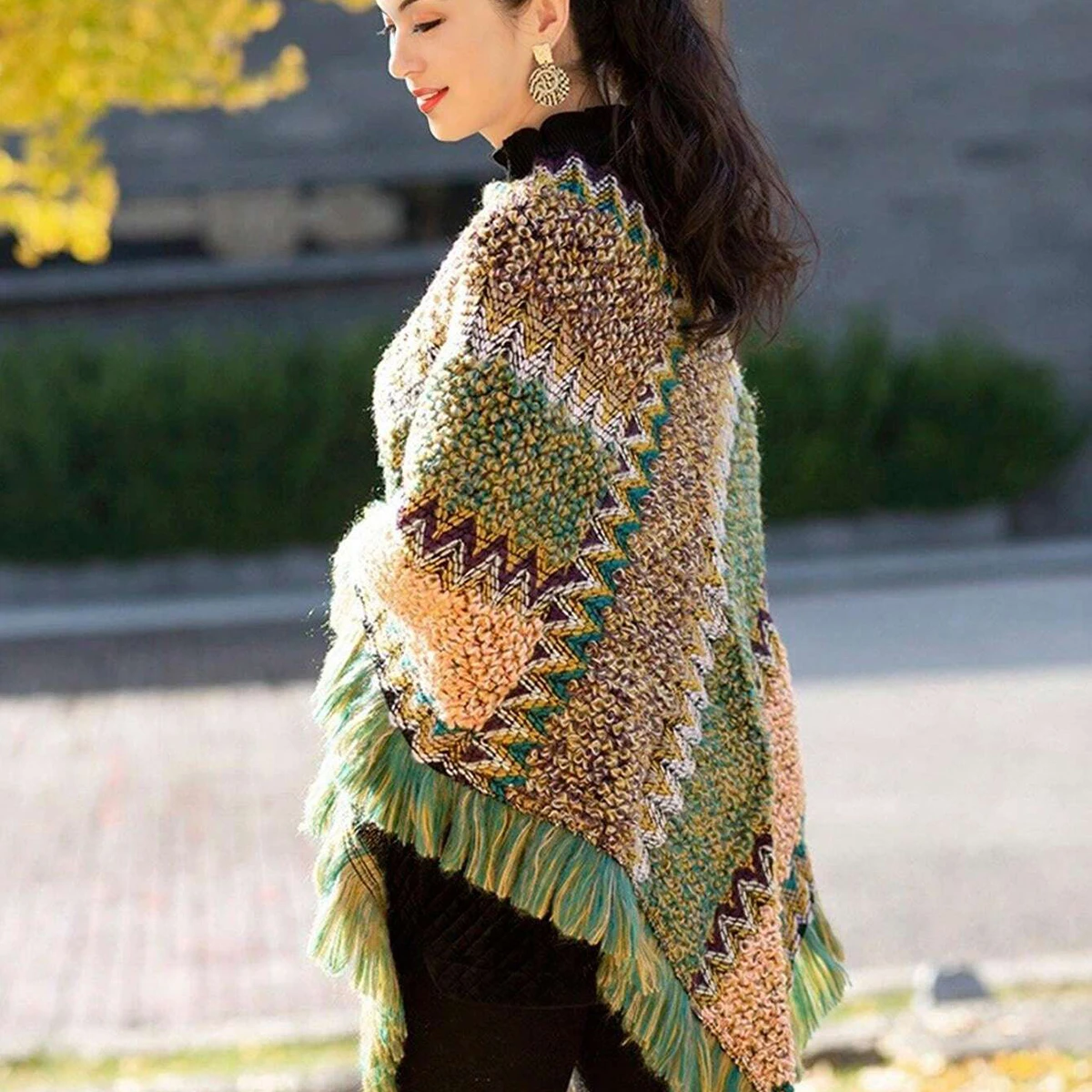 Gestreifter Cape-Schal für Damen, Zweifach Verwendbarer Asymmetrischer Strickpullover mit Fledermausärmeln und Quasten für Frühling, Herbst und Winter W – Detail 2