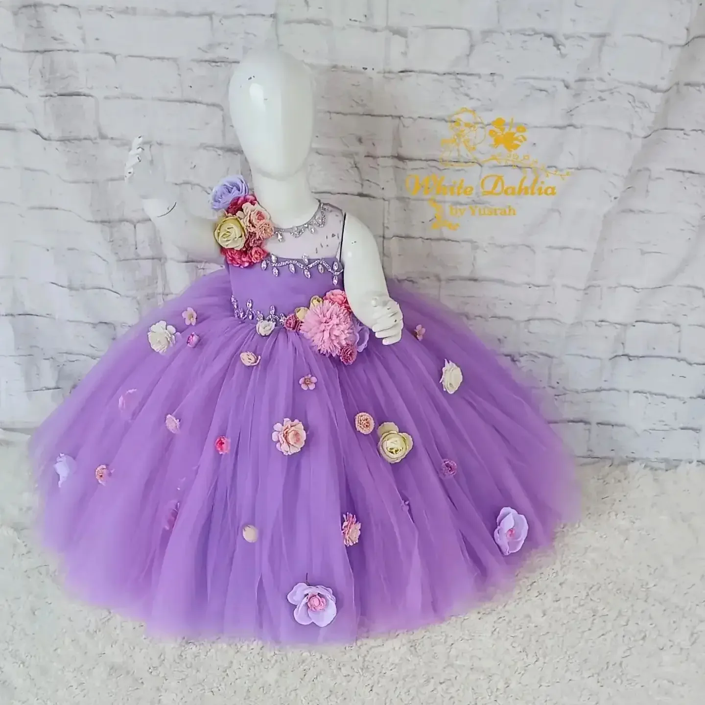 Customized Lavender Ball Gown Flower Girl Dresses Beaded Hand Made Floral Gilrs Pageant Dress Little Kids First Communion Dress