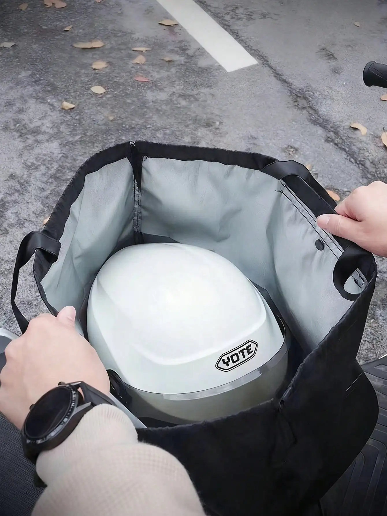 Waterproof Motorcycle Helmet Storage Bag - Durable Oxford Fabric, Dustproof Cover for Motorcycle/Cycling/Skiing Helmets