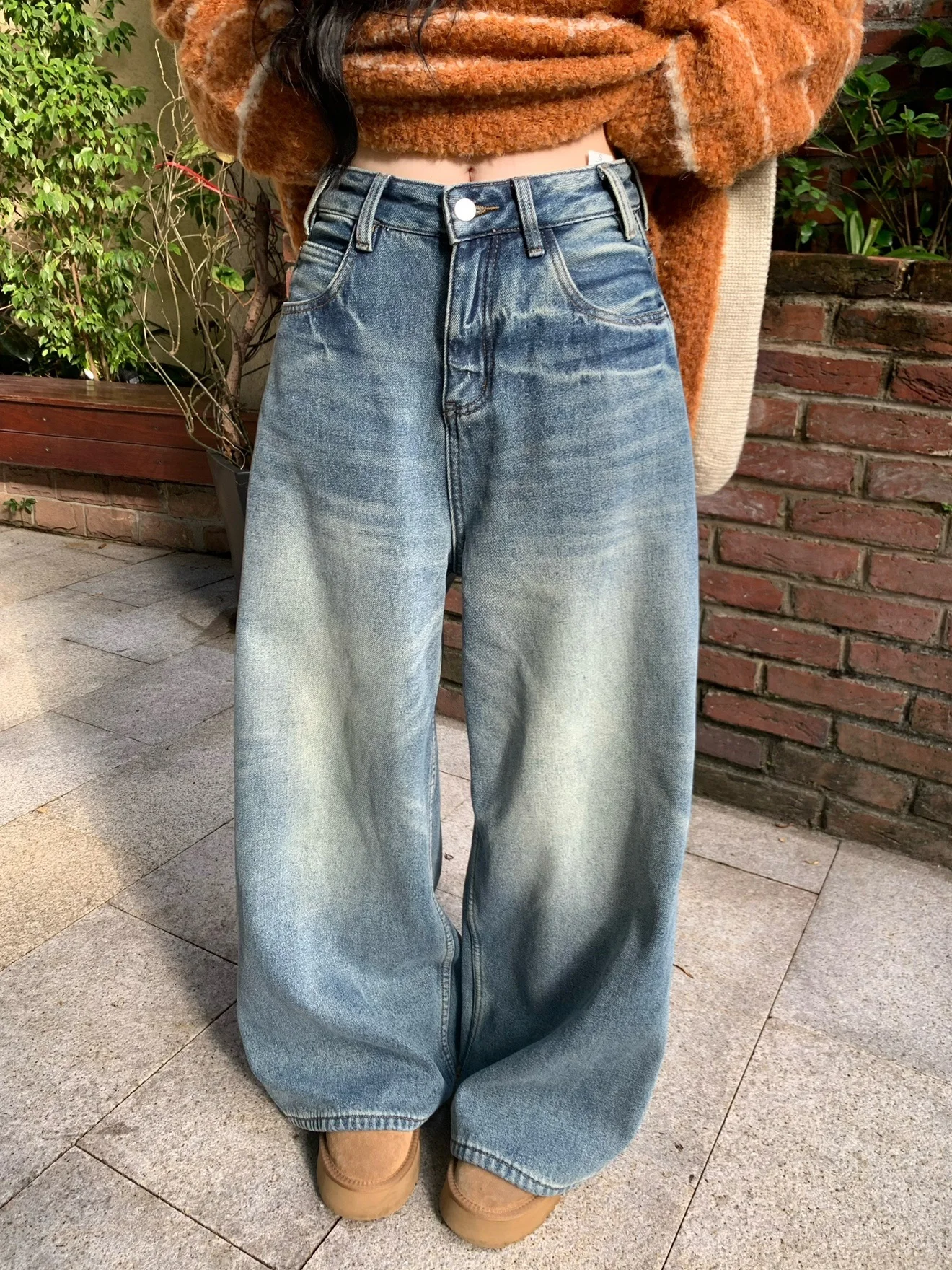 

Ретро джинсы из денима с эффектом потертости, на флисовой подкладке, широкие прямые брюки в пол, с высокой талией, с декоративными карманами