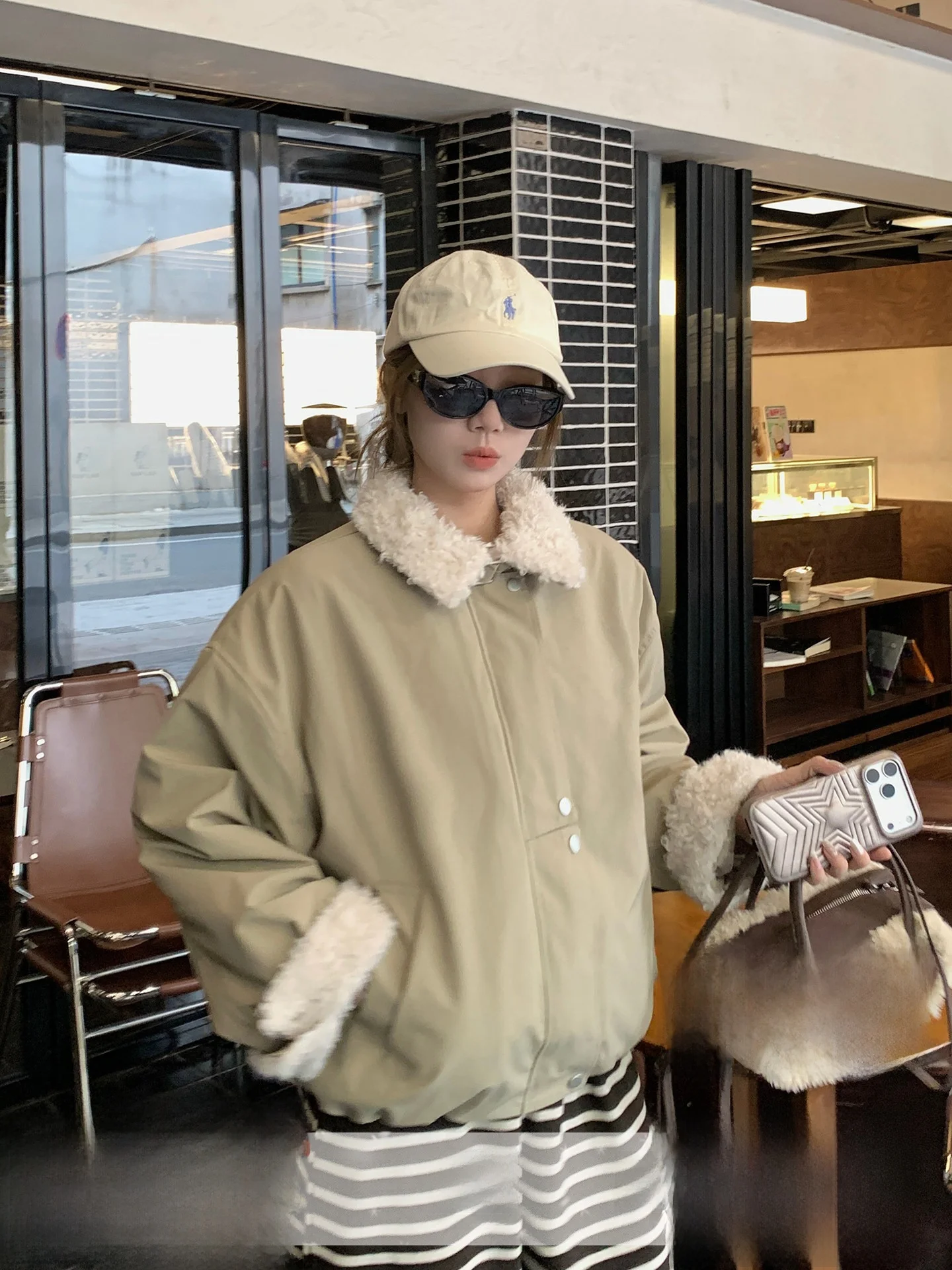 

Korean Sle Loose Fit Lamb Fur Jaet Women's Cotton Coat with Polyester Fiber Filling Thiened Turn-down Collar Outerwear