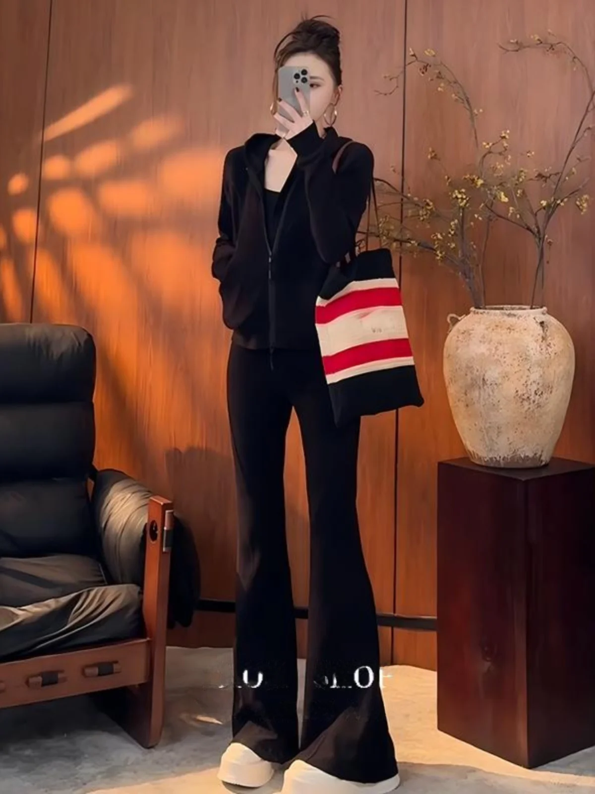 

Sporty Chic Black Two-Piece Set Casual Style Women's Spring Outfit Hoodie Jacket Flared Pants Fashionable Sportswear Ensemble