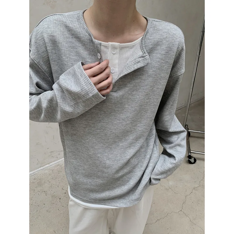 [فيبي] تي شيرت نسائي رمادي بأزرار مقسمة بألوان كبيرة الحجم تي شيرت جديد برقبة دائرية وأكمام طويلة موضة المد ربيع الخريف 2025
