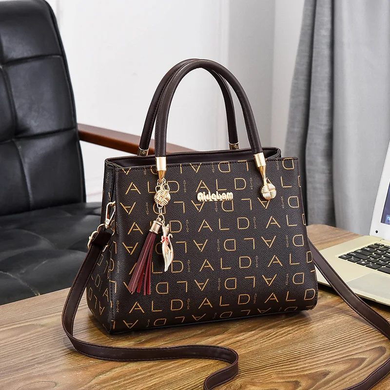 

Fashionable Large Capacity Shoulder Crossbody Bag for Women Midlife Mom Bag Autumn Winter New Style Soft PU Leather Handbag