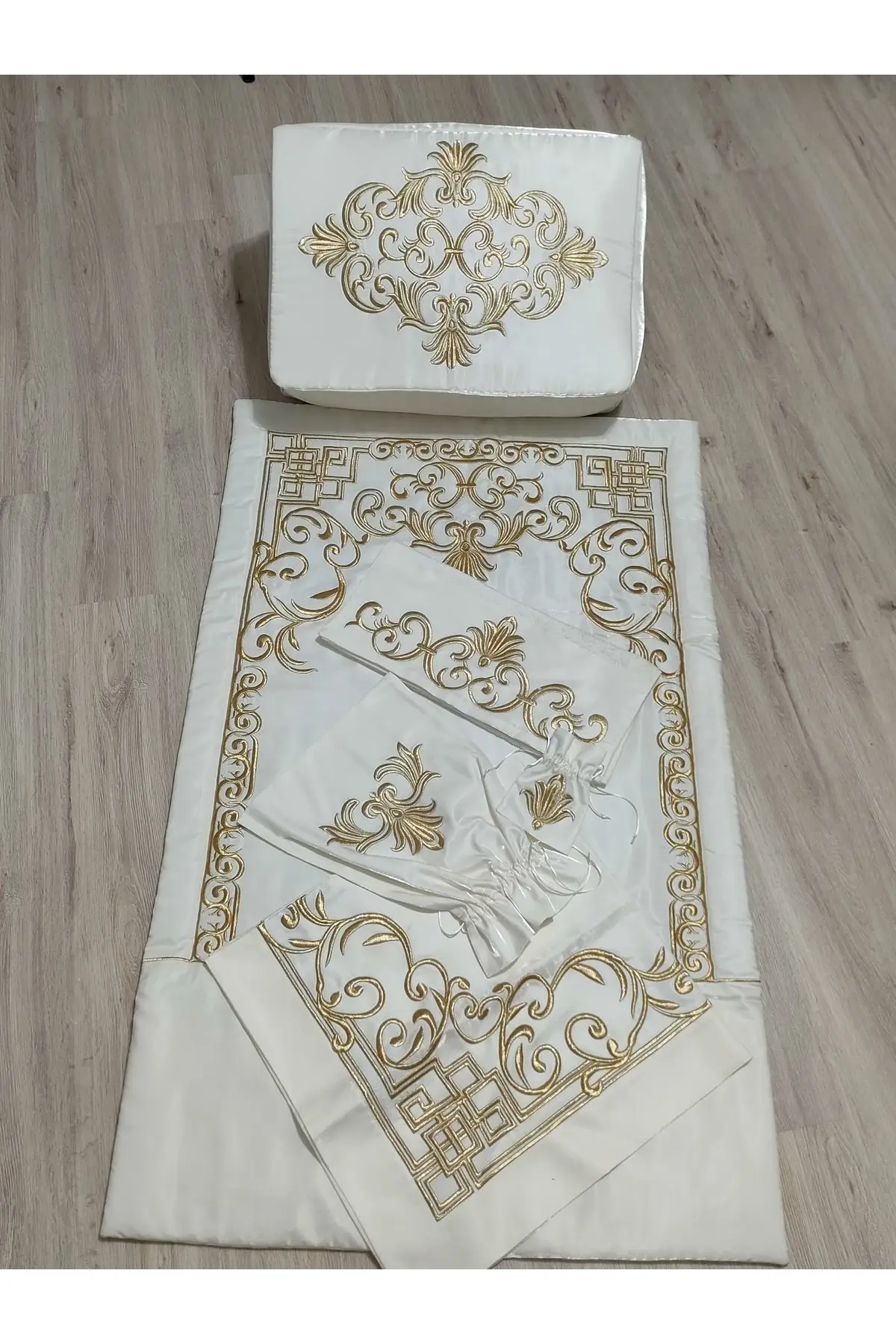 Full piece of Gold embroidery embroidery Meditation Rug