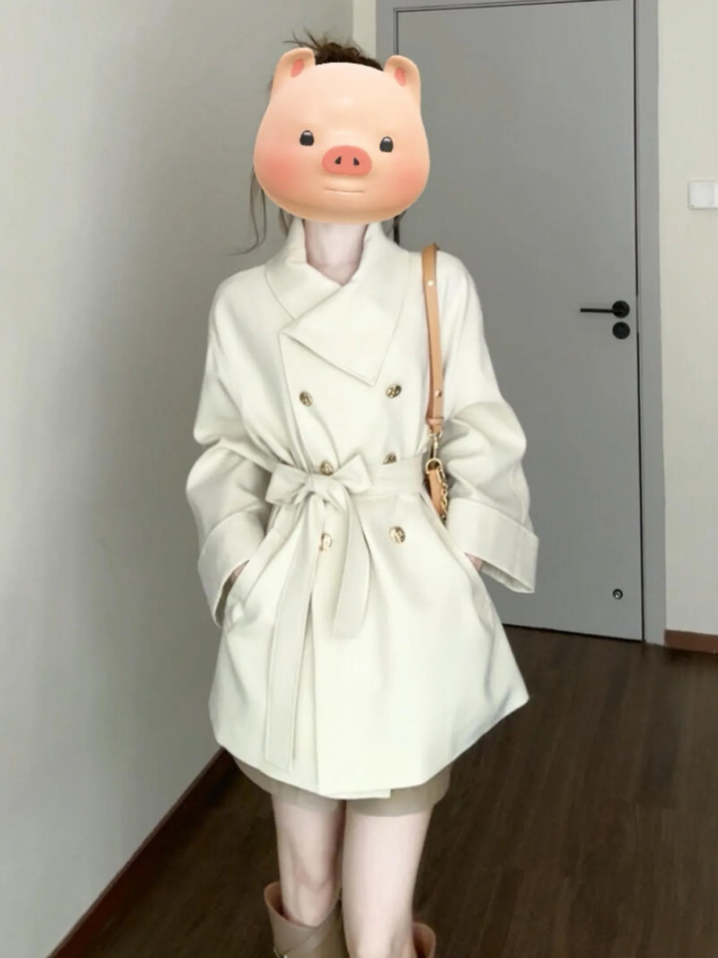 

Стильная белая женская ветровка в корейском стиле, нежный дизайн, стандартной толщины, однотонная, из полиэфирного волокна, осенняя модная верхняя одежда