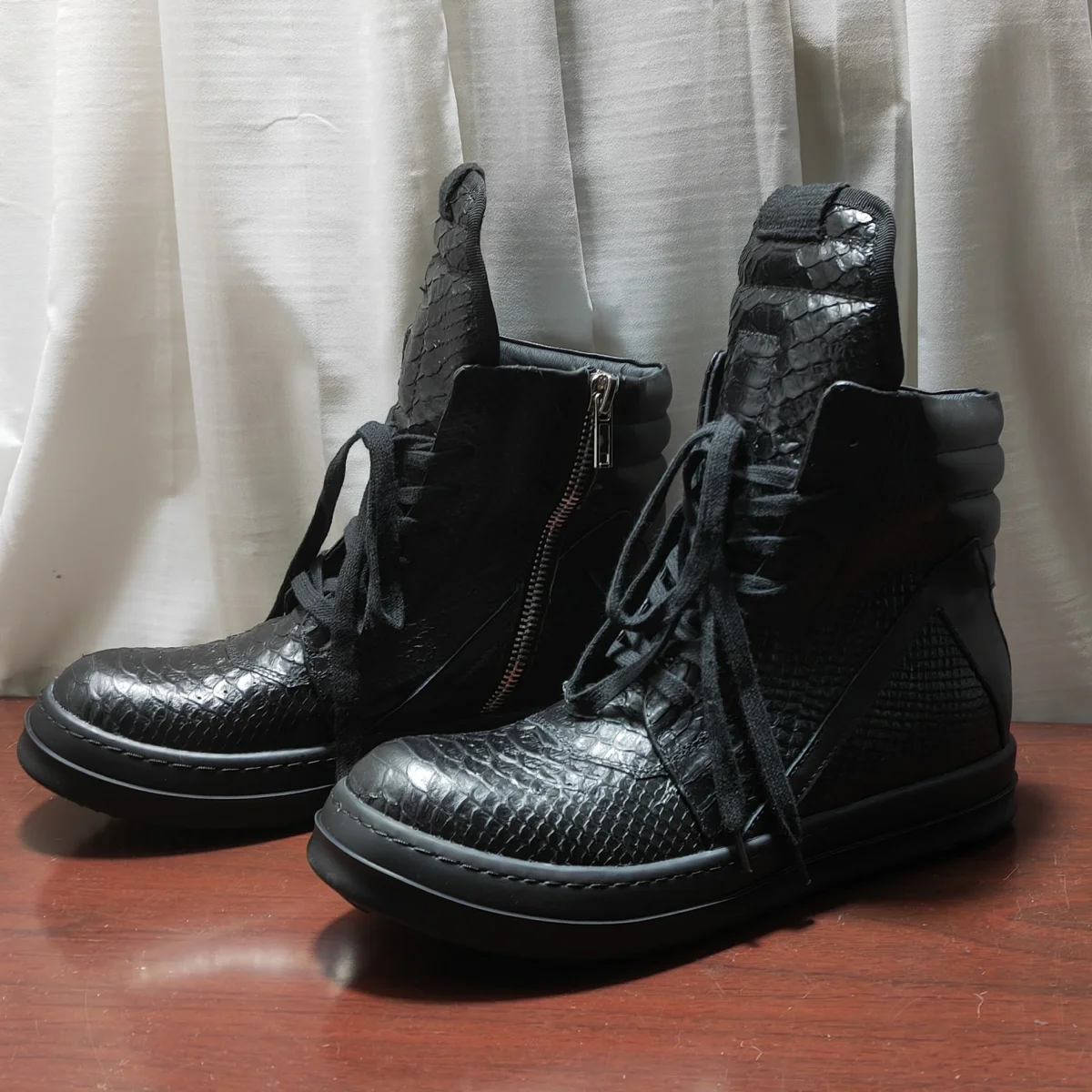 

Genuine Leather Python Embossed Men's Ankle Boot Round Head Zipper Fashion Ro Designer Women Casual Sneakers High Top Shoes