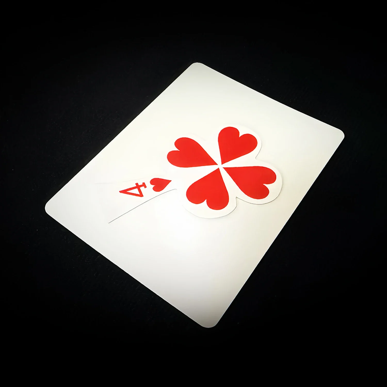 

Lucky Clover Hearts Волшебные трюки Визуальные сердечки на карте превращается на бумаге клеверная карта Изменение магии Крупным планом Иллюзии Уловки