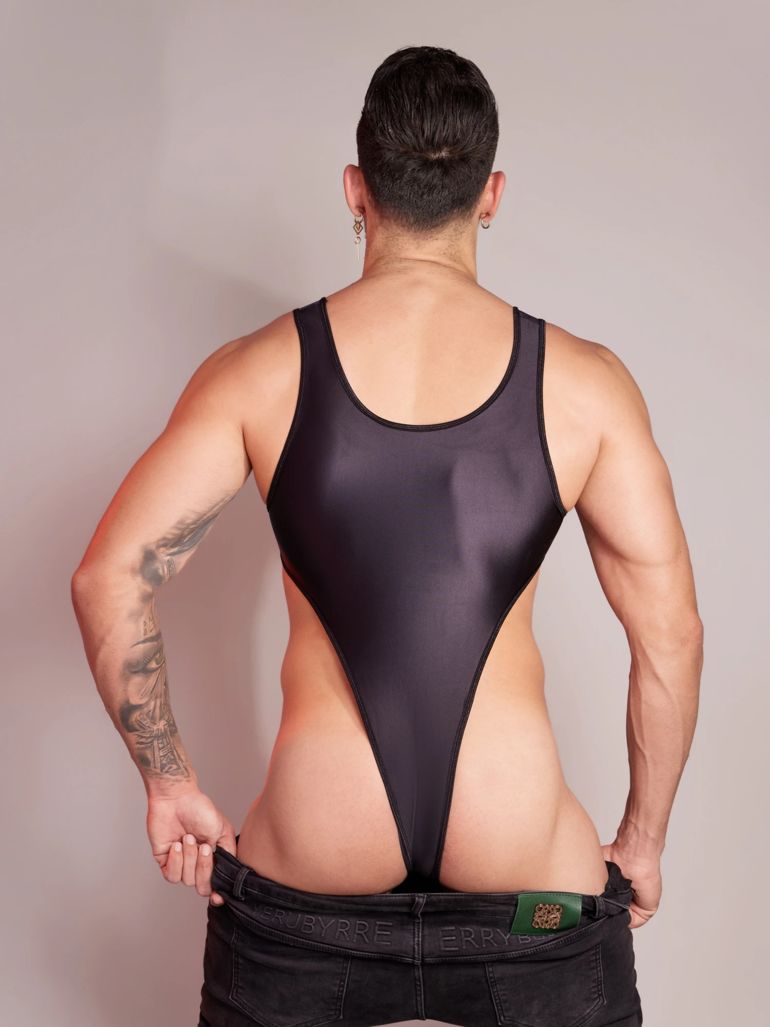 Bodysuit elástico para homens, macacão sem costas, macacões finos, óleo de corte alto brilhante, tecido macio e brilhante, pijamas masculinos sexy,