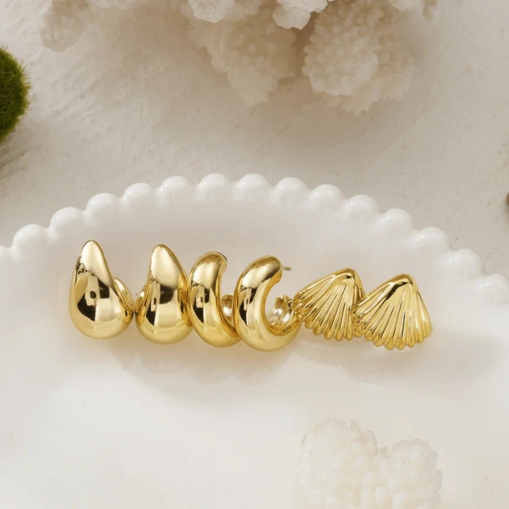 Einfache goldene Seestern-Ohrringe, strukturierte Seestern-C-förmige Ohrringe, Set mit Wassertropfen-Beschichtung, Muschel-Hängeohrringe, Urlaub – Detail 7