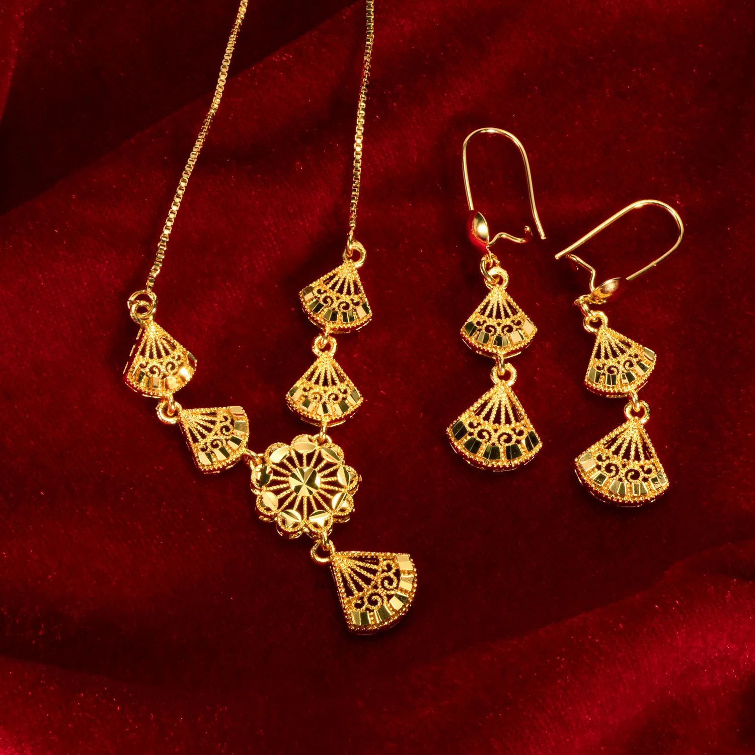 9999 gold hollowed-out flower jewelry bracelet set including necklace, earrings - two-piece set of Middle Eastern accessories