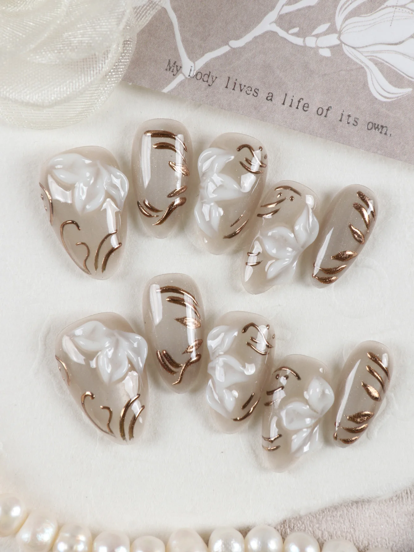 10 Stück Aufklebenägel Mandelform Katzenauge Weiße Blume Büro Alltag Künstliche Nägel Set Nagelkunst DIY