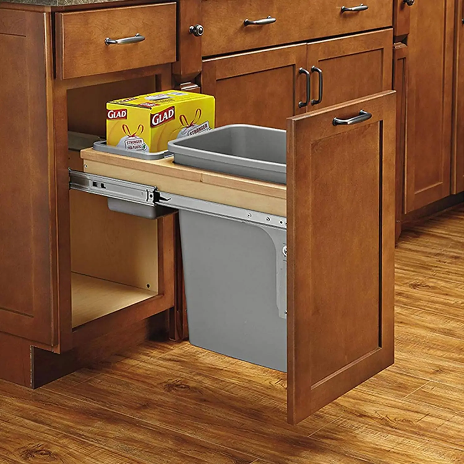 Pattumiera estraibile da 35 Qt sotto l'armadio con chiusura morbida, bidone della spazzatura con montaggio superiore per telaio frontale da 12" x 1,5", grigio, 4WCTM-12BBSCDM1