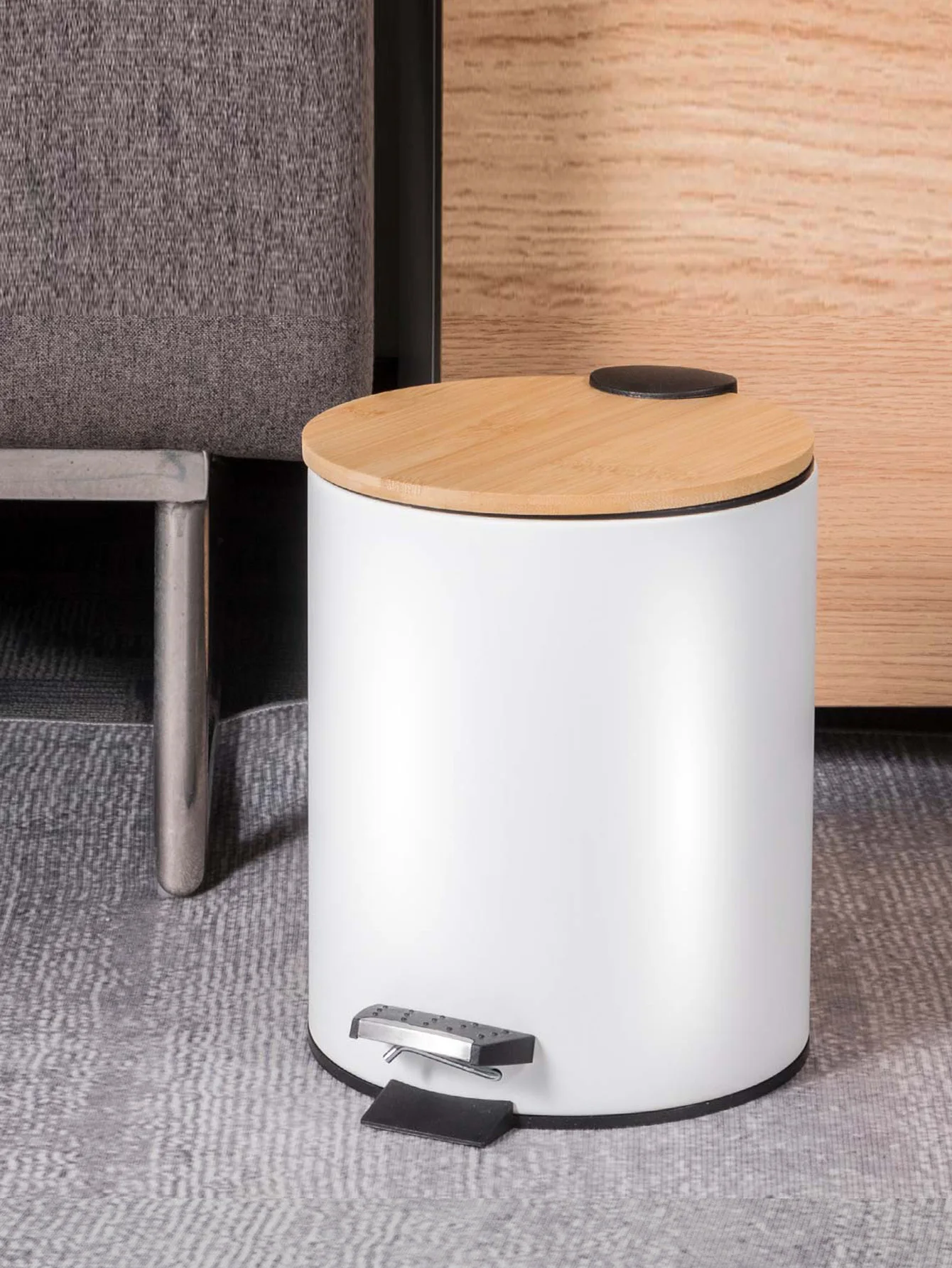 Room White Round Metal Trash Can with Bamboo lid and Pedal 5L Garbage Container Bin with Removable Inner Wastebasket Bathroom