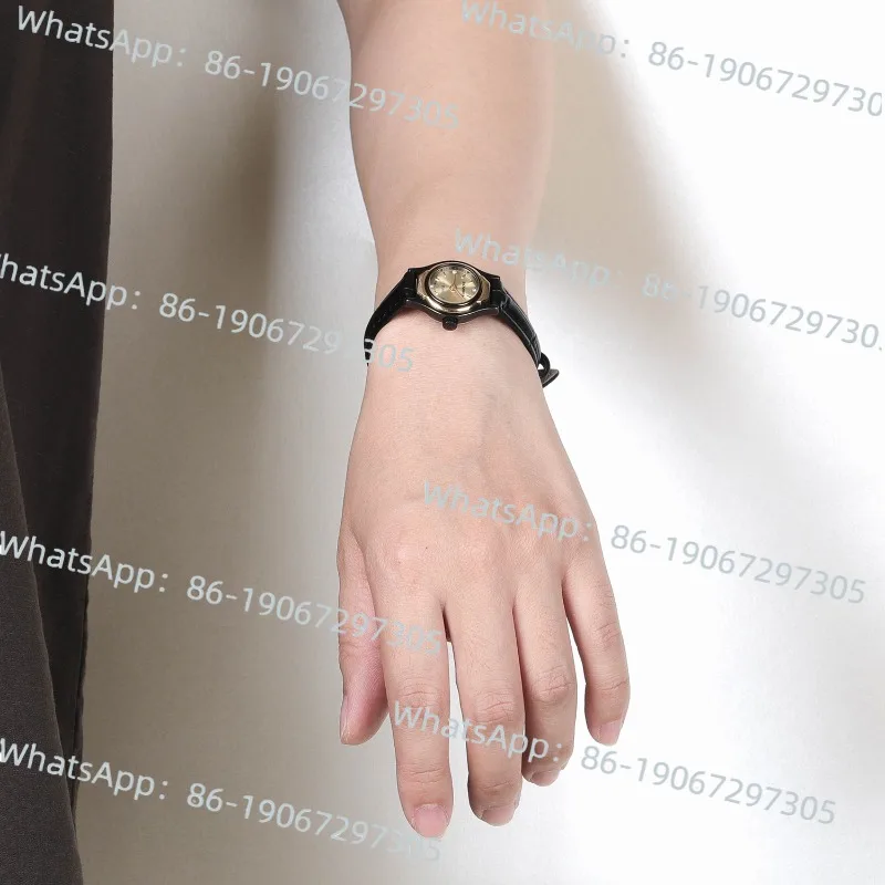 

Products Shanghai Gem Flower Small Manual Mechanical Room Gold Black Gold Retro Literary Light Luxury Women's Watch (free Strap)