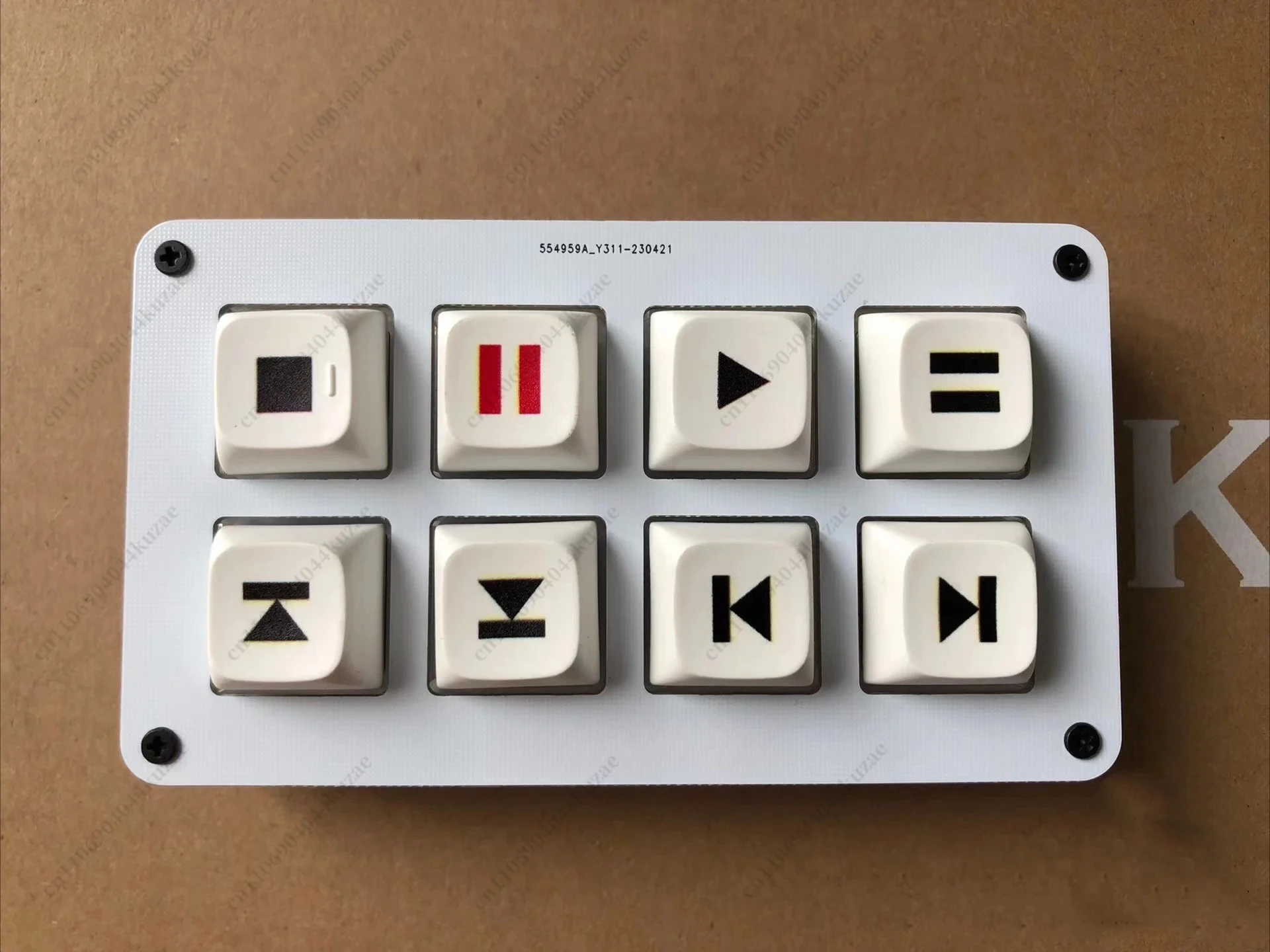 Dual Digital Media Controller, Synchronous Linkage Design for Simultaneous Control of Two Computers