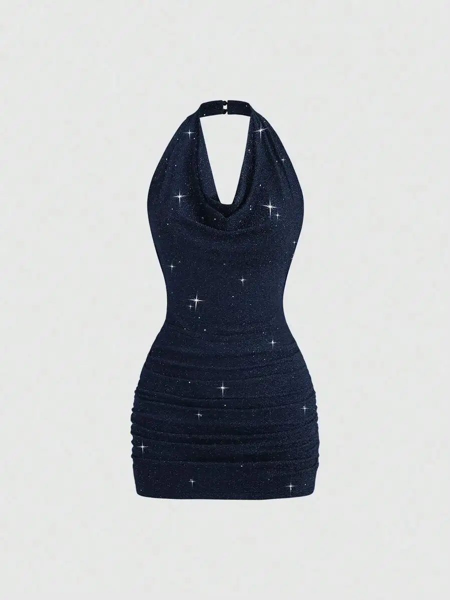 

Темно-синее блестящее облегающее мини-платье с вырезом халтер и звездным принтом