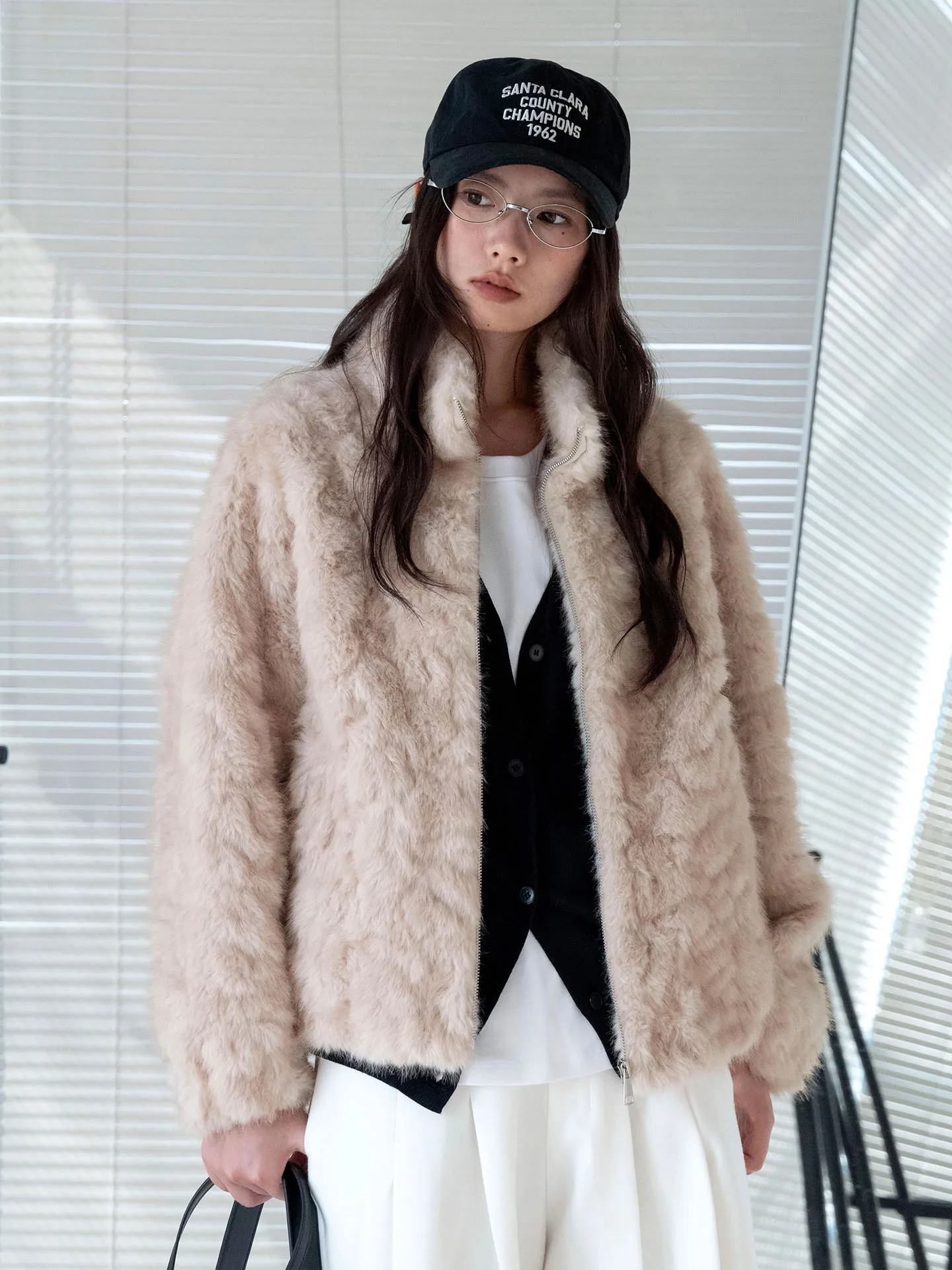Autumn and winter new Korean style fashionable relaxed stand up collar zipper plush short fur loose casual warm jacket for women