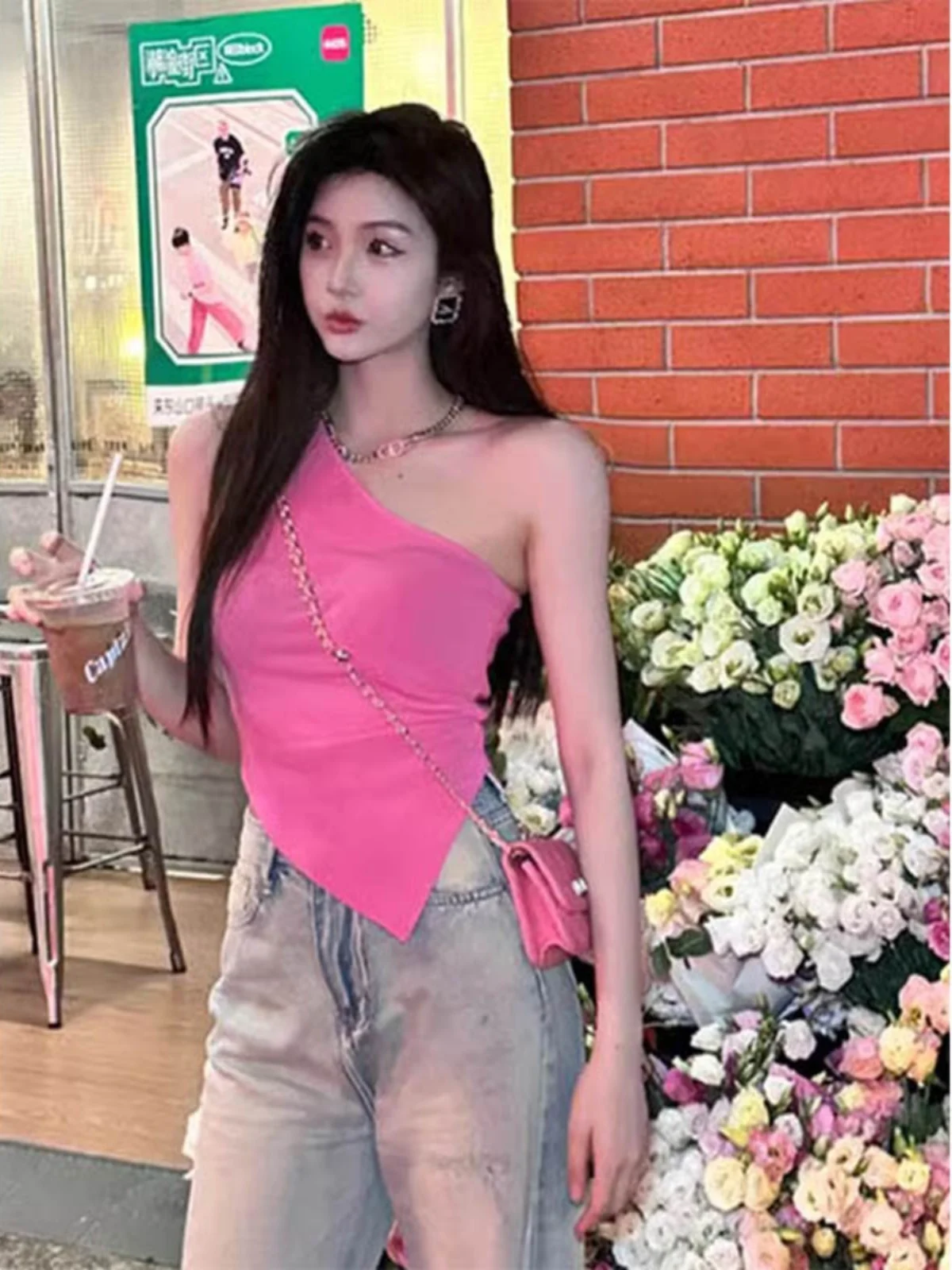 

Женские сексуальные укороченные топы на одно плечо, футболка без рукавов, новая модная летняя тонкая однотонная жилетка Corlor, женская корейская трикотажная одежда D300