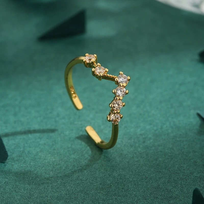 

A high-quality cubic zirconia copper plated light luxury simple six-star design personality niche ring for ladies gift