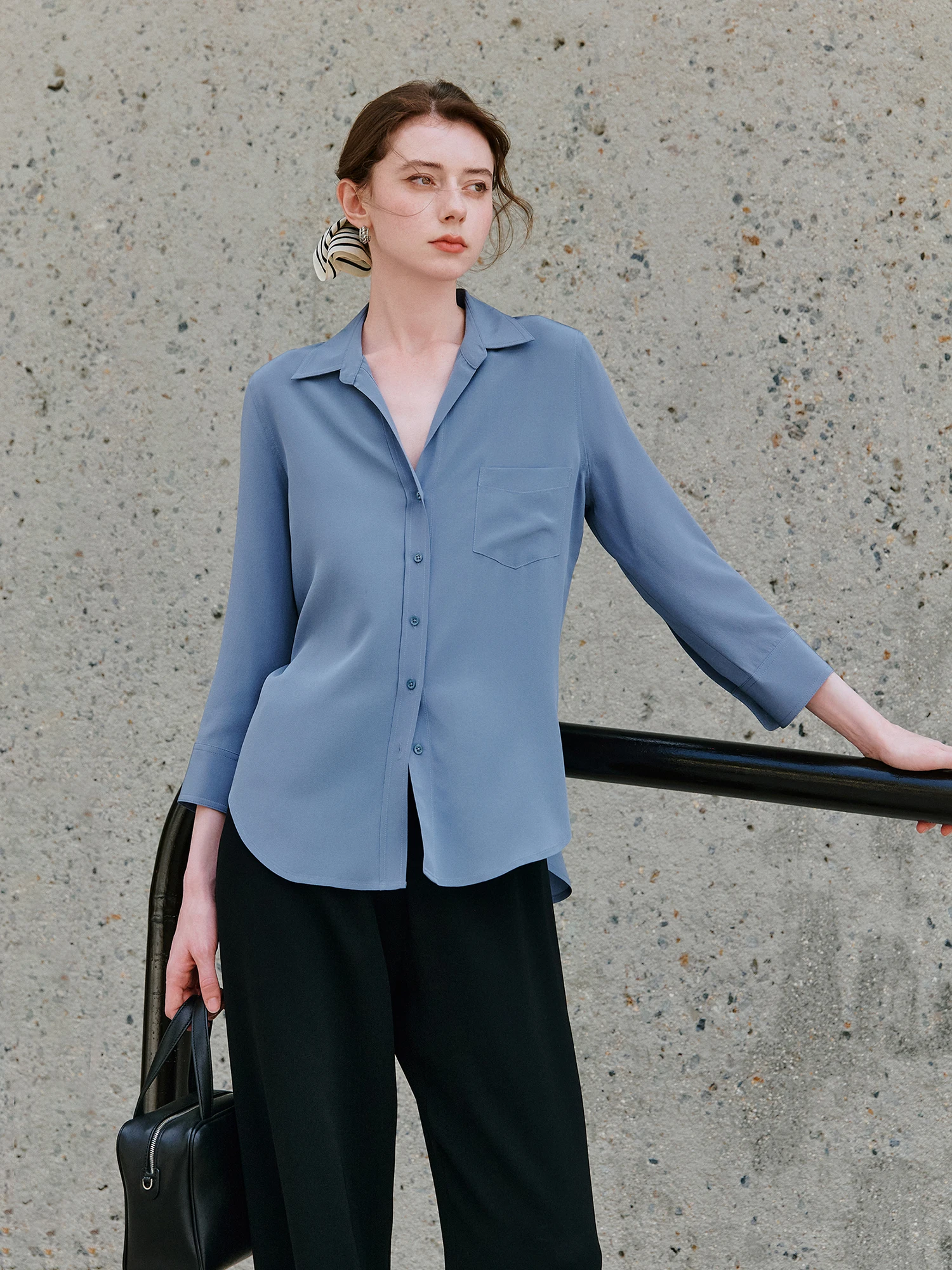 

Минималистичная женская повседневная летняя блузка из двойного муслинового шелка с эффектом потертости, 16 мм, с одним карманом и воротником, модель U8880R12