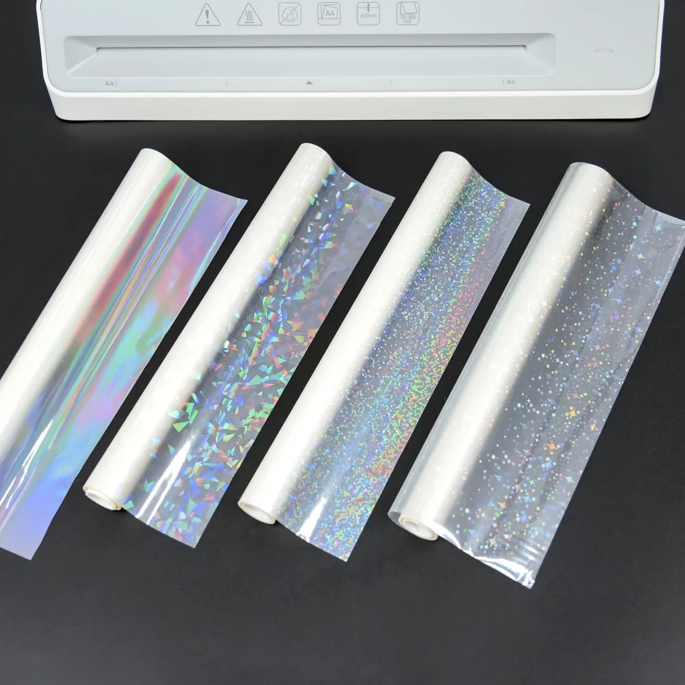 Film holographique pré-enduit BOPP 22x500cm transparent, imperméable, résistant aux rayures, film de laminage thermique en rouleau pour l'artisanat papier DIY