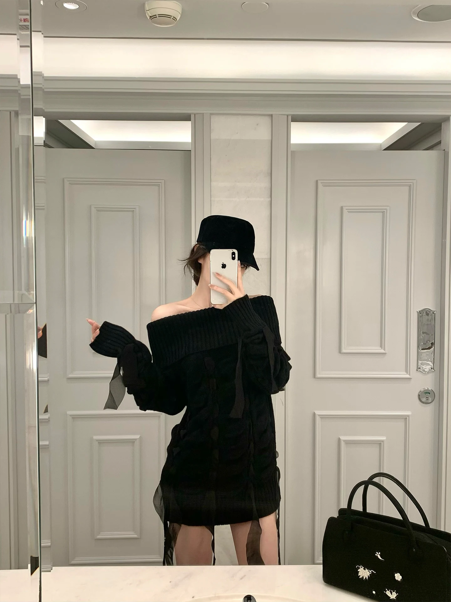 

Gyo Bla Tail Birthmark 2026ss Adjustable Cross Design One oulder Sweater Soft k Sle Women's Faion Online Exclusive