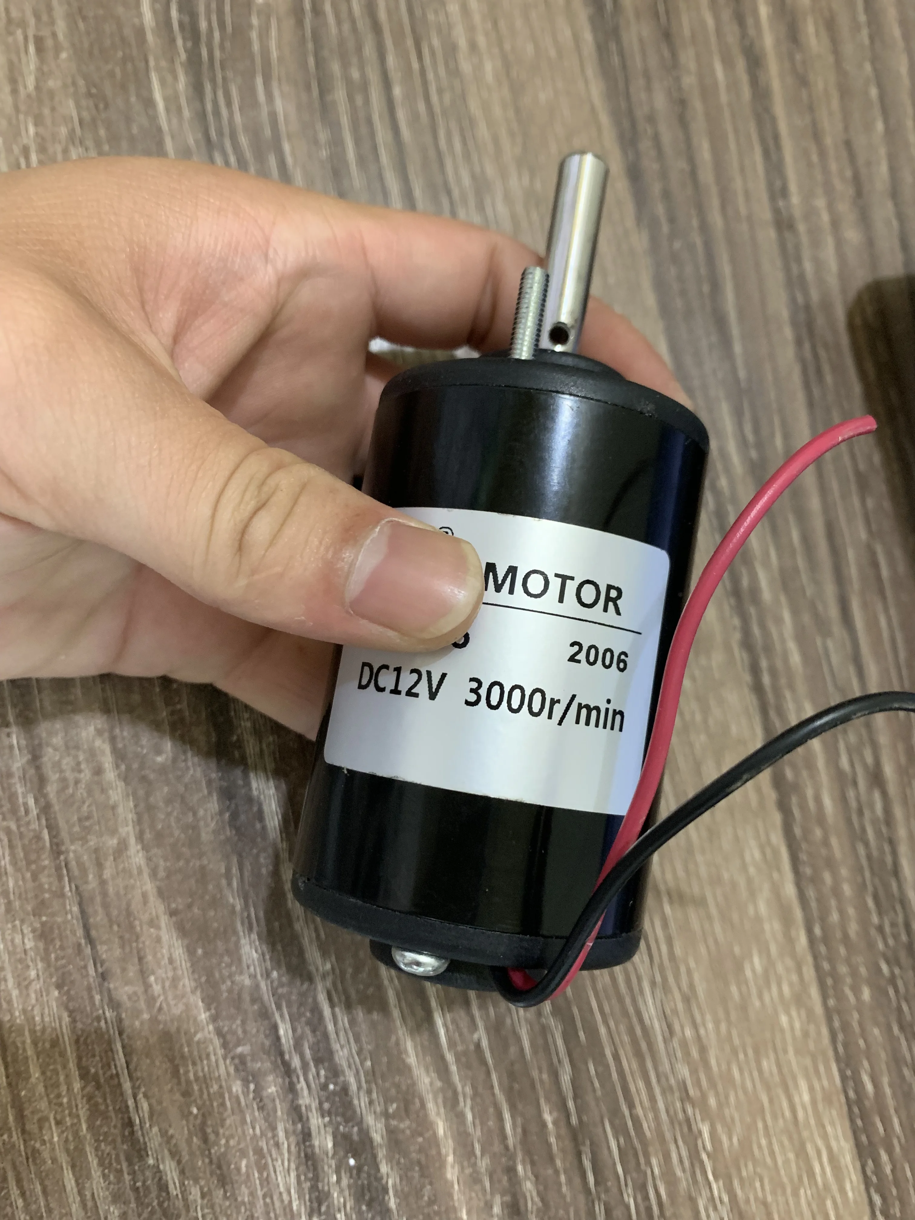 12V  3000 rpm 24V  5800 rpm  DC high-speed electric motors turn  long axis of  brush motor