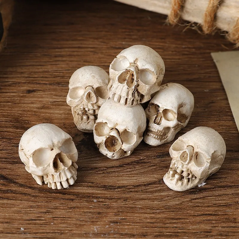 Mini Resin Skull Head Decor Gothic Skeleton Ornament Horror Theme Desk Crafts Halloween Gift Spooky Home Decoration Unique Gift