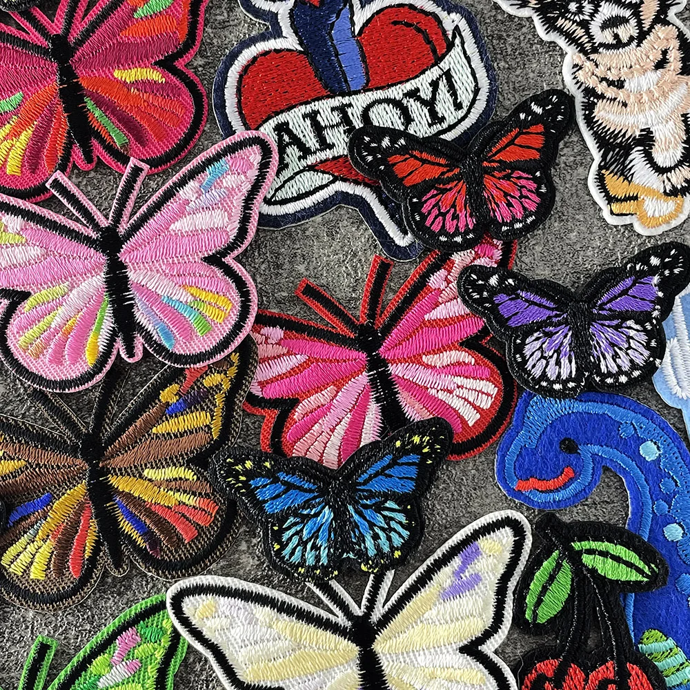 فراشة ديناصور الكرتون الحديد على بقع للملابس المطرزة الخياطة زين إصلاح الضرر الديكور تعديل التصحيح