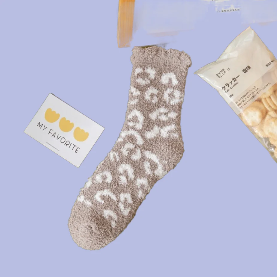 Calcetines gruesos con estampado de leopardo para mujer, medias gruesas de tubo medio para dormir en casa, de lana de Coral, para invierno, 3/6 pares