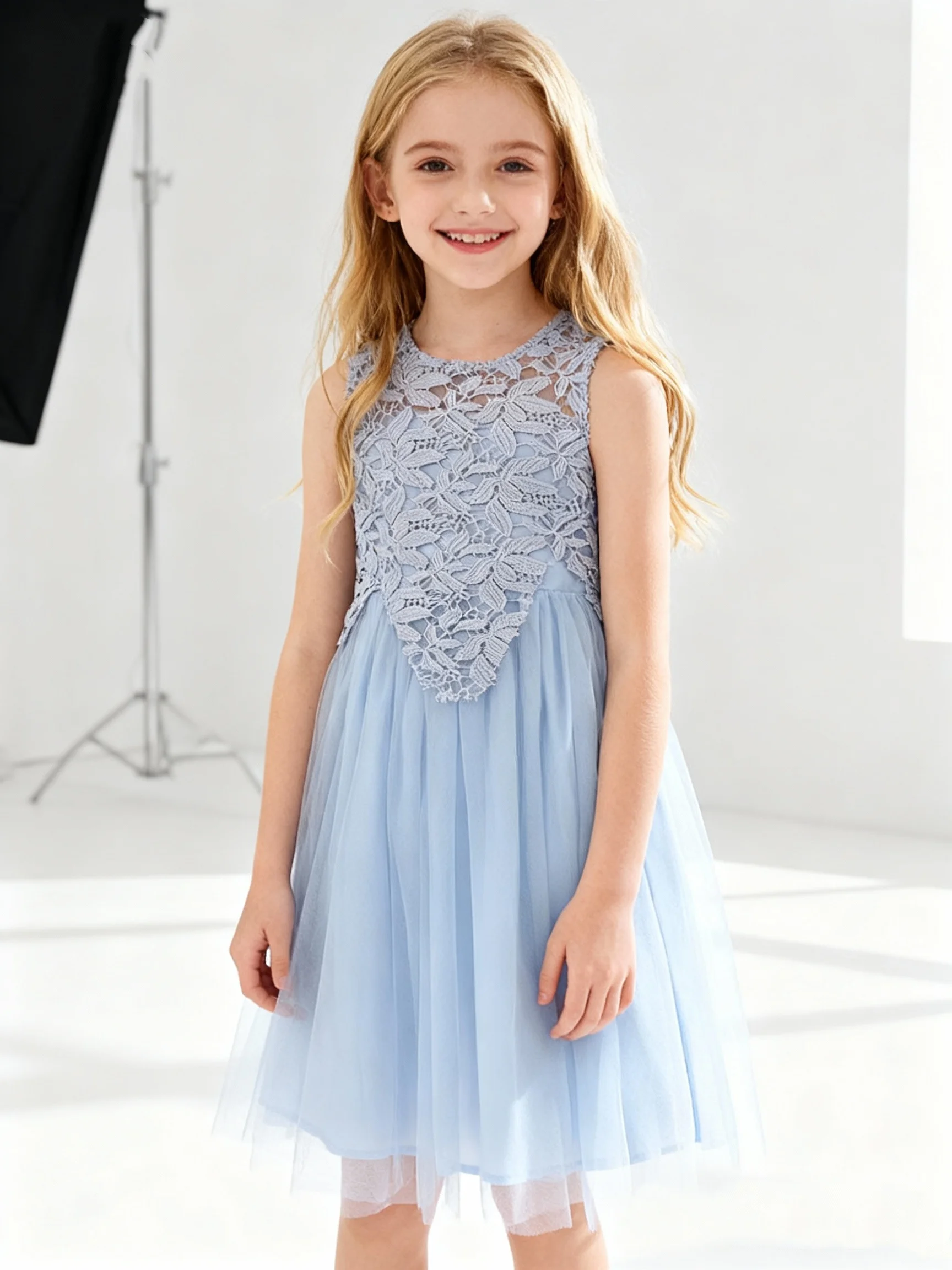 

Summer Girls' Fashionable And Cute Sleeveless Patterned Princess Dress With Mesh Patchwork Dress