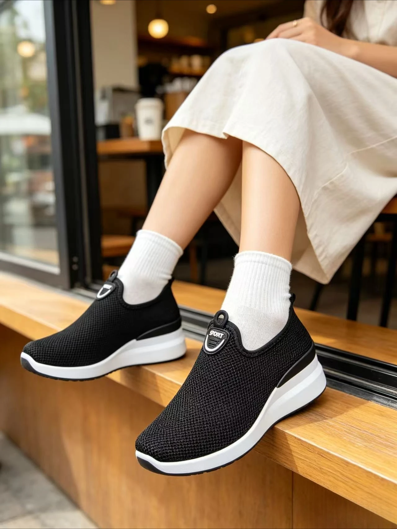 Platform sports shoes lace-up platform casual sports shoes fashionable and comfortable walking skateboard shoes