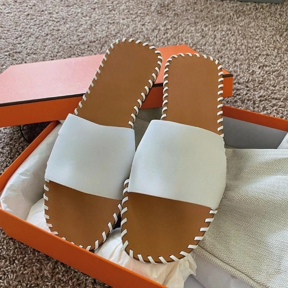 

2026 Spring Summer New Women's H-Inspired Woven Slides Flat Sandals Single Strap Outdoor Slippers All-Matching Coastal Grandmother Aesthetic Designer Dupes Shoes Lightweight Cushion Insole for Women Girls Pool Beach Party Daily Errands