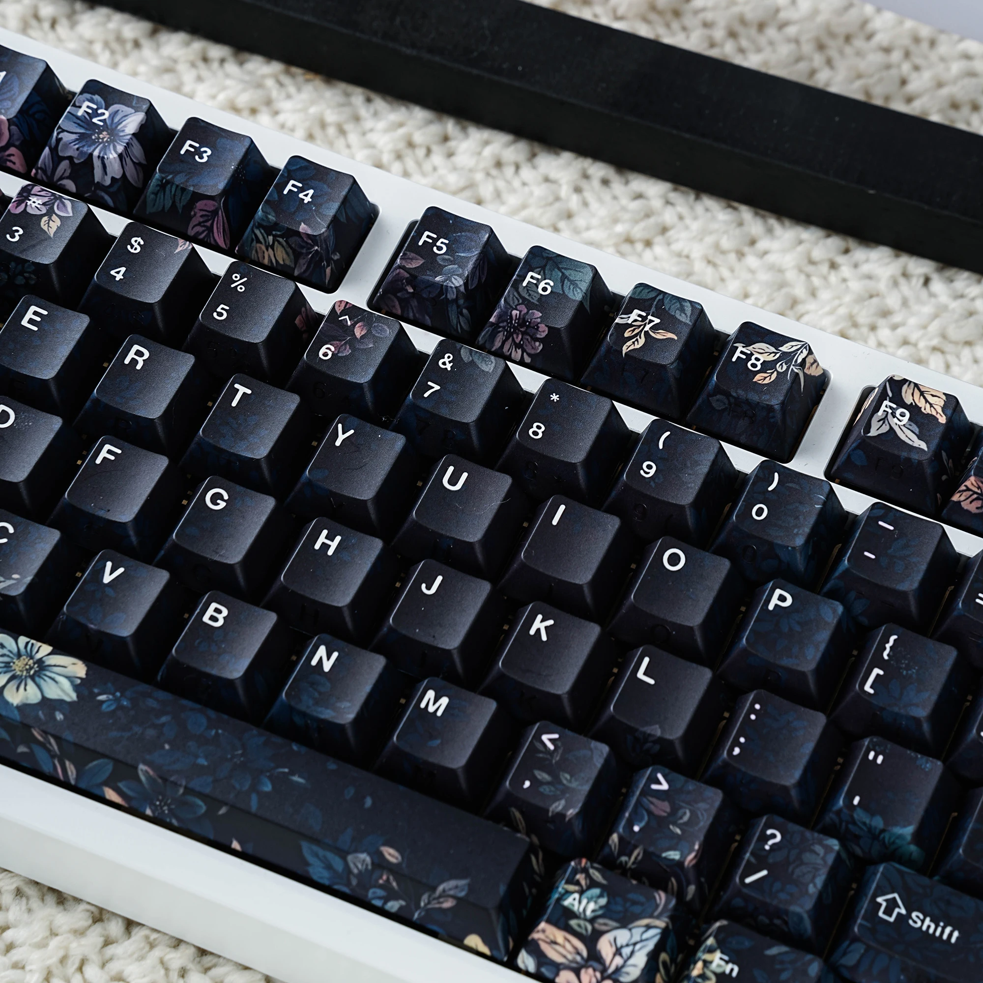 Klawisze PBT Dye-Sub z bocznym podświetleniem, profil Cherry, 131 klawiszy, koreańskie, do klawiatury mechanicznej, hiszpańskie, arabskie, francuskie, niemieckie, rosyjskie. — zdjęcie produktu 3