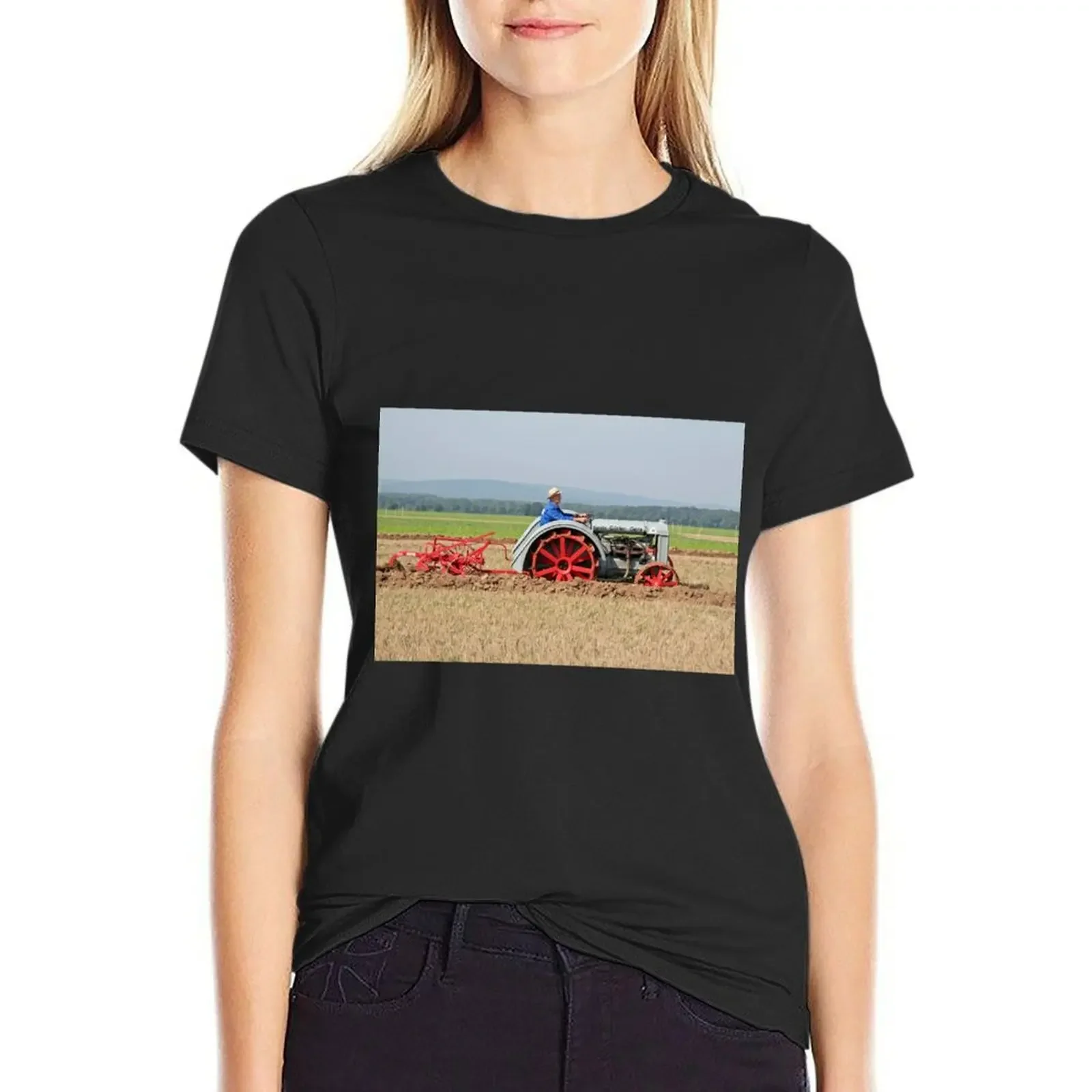 

Very Old Tractor T-Shirt tops lady clothes Female clothing aesthetic clothes Women tops