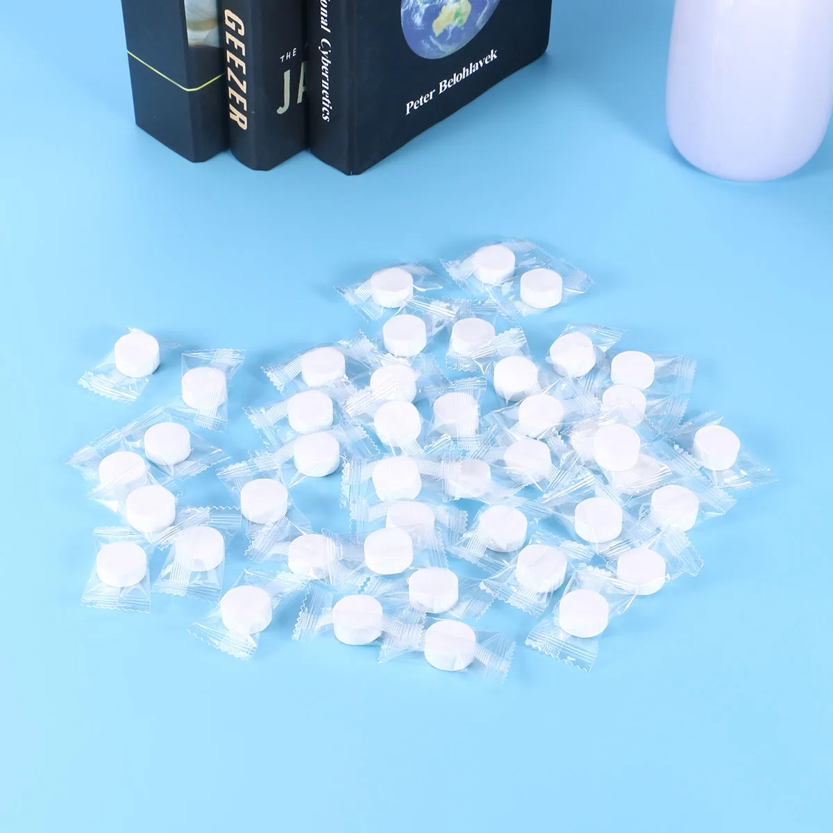

135pcs Compressed Towel Traveling Washcloth Disposable Capsules Eco Friendly For Face Body Camping Hiking Hunting Makeup