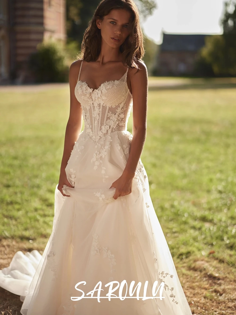 

New Dreamy Fairycore Spaghetti Strap Heart Neck Wedding Dress Floral Lace Tulle Pearls A Line With Train Outdoor Bridal Gown