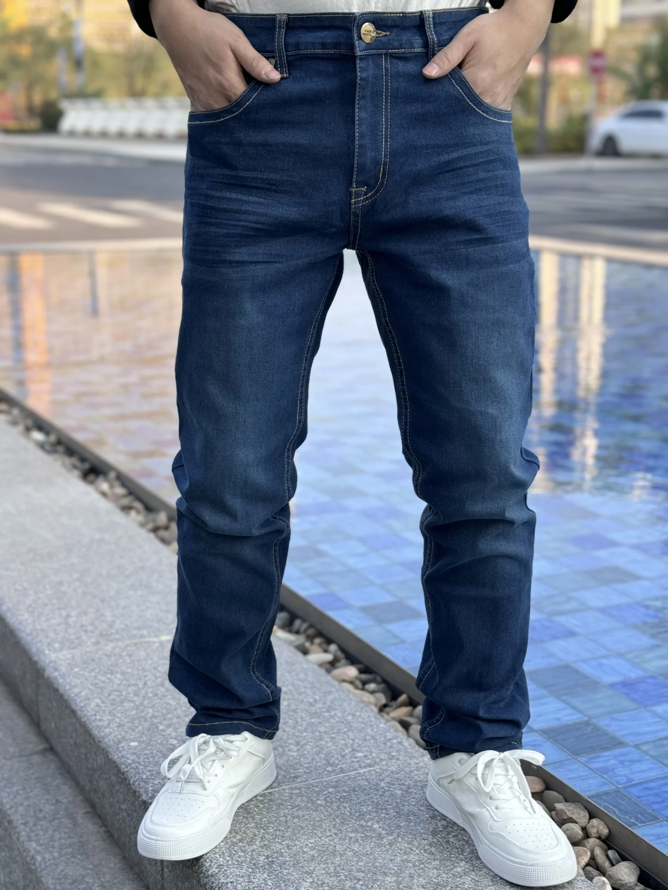 

Best Selling Hit Product Classic Men's Jeans Slightly Distressed And Worn Out Effect Casual And Versatile Blue Color