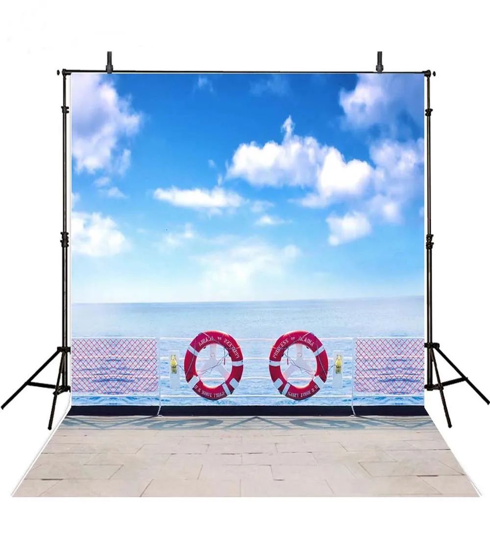 ท้องฟ้าสีฟ้าและเมฆสีขาวเรือสําราญดาดฟ้ามหาสมุทรฉากหลังที่มีคุณภาพสูงเด็กเด็กพื้นหลัง