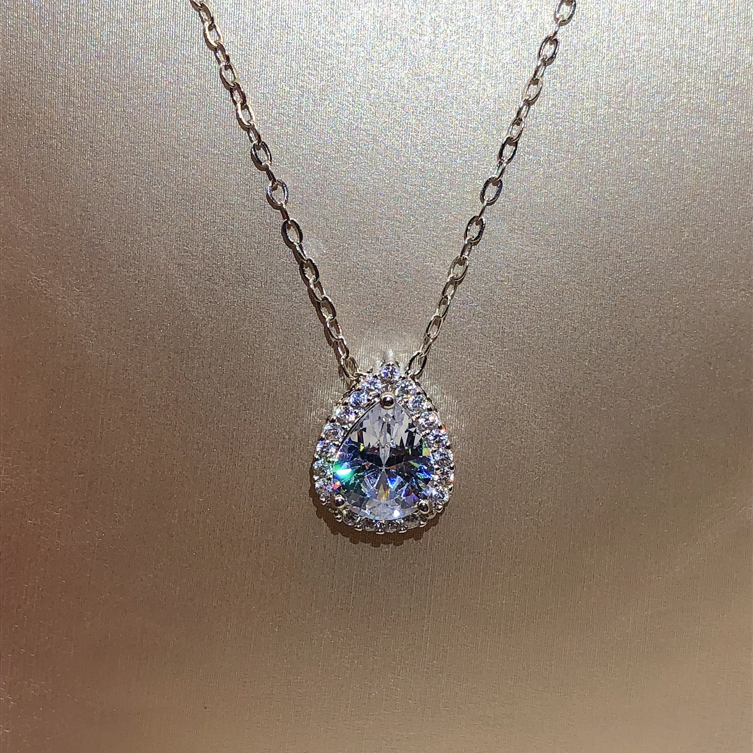 

Fashionable S925 Silver Plated Waterdrop Pear Shape Necklace Pendant Women's Luxury Wedding Dinner Party Pendant Jewelry