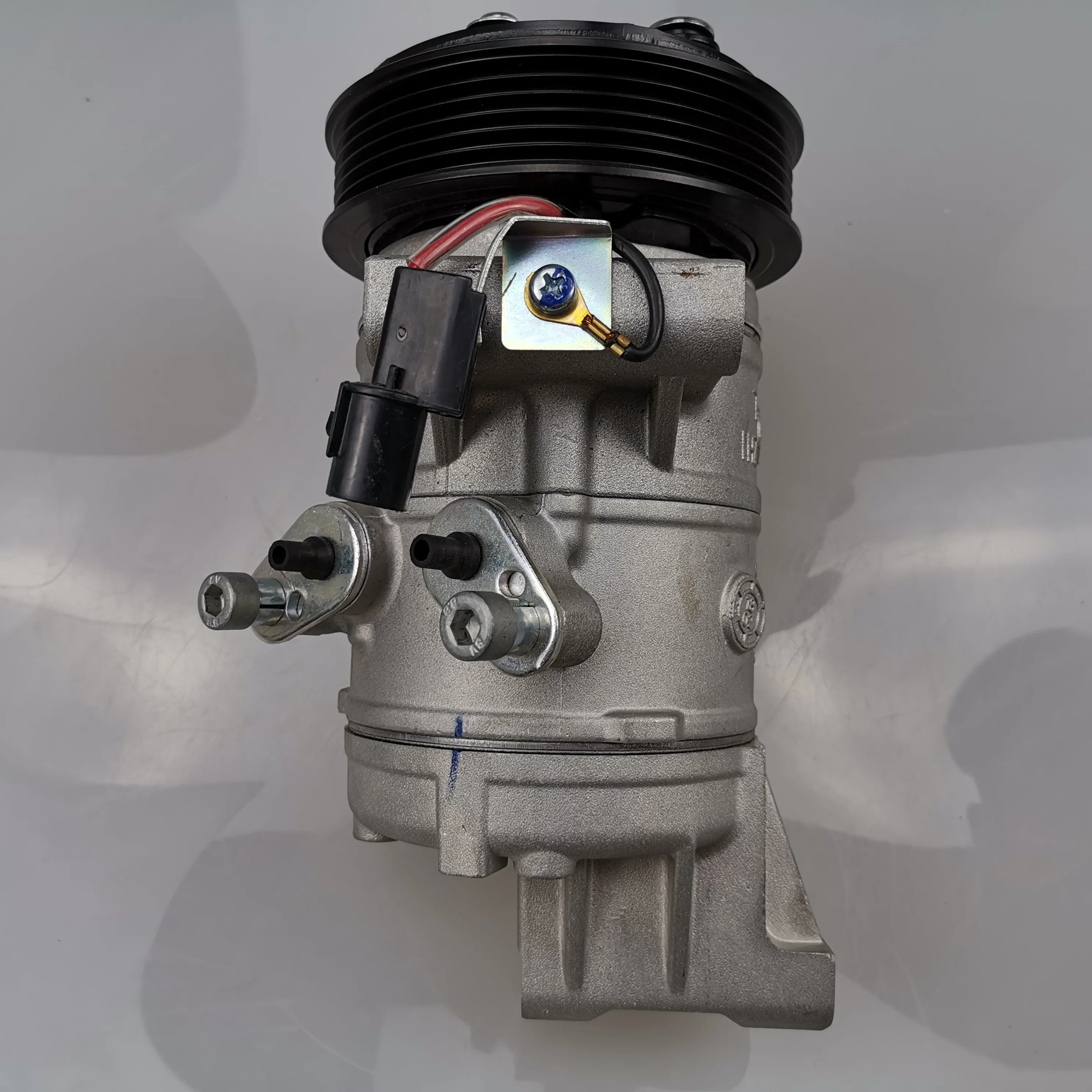 SAIC MAXUS T60 Original Air Conditioning Compressor SEBX13D C00049324