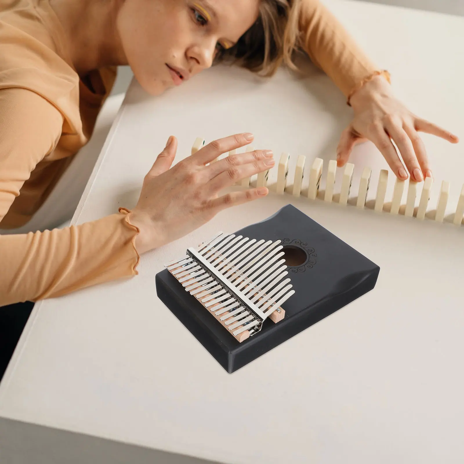 Piano de pulgar Kalimba portátil de 17 tonos, instrumentos musicales, teclados negros para principiantes, fácil de tocar, suministro de música para el hogar