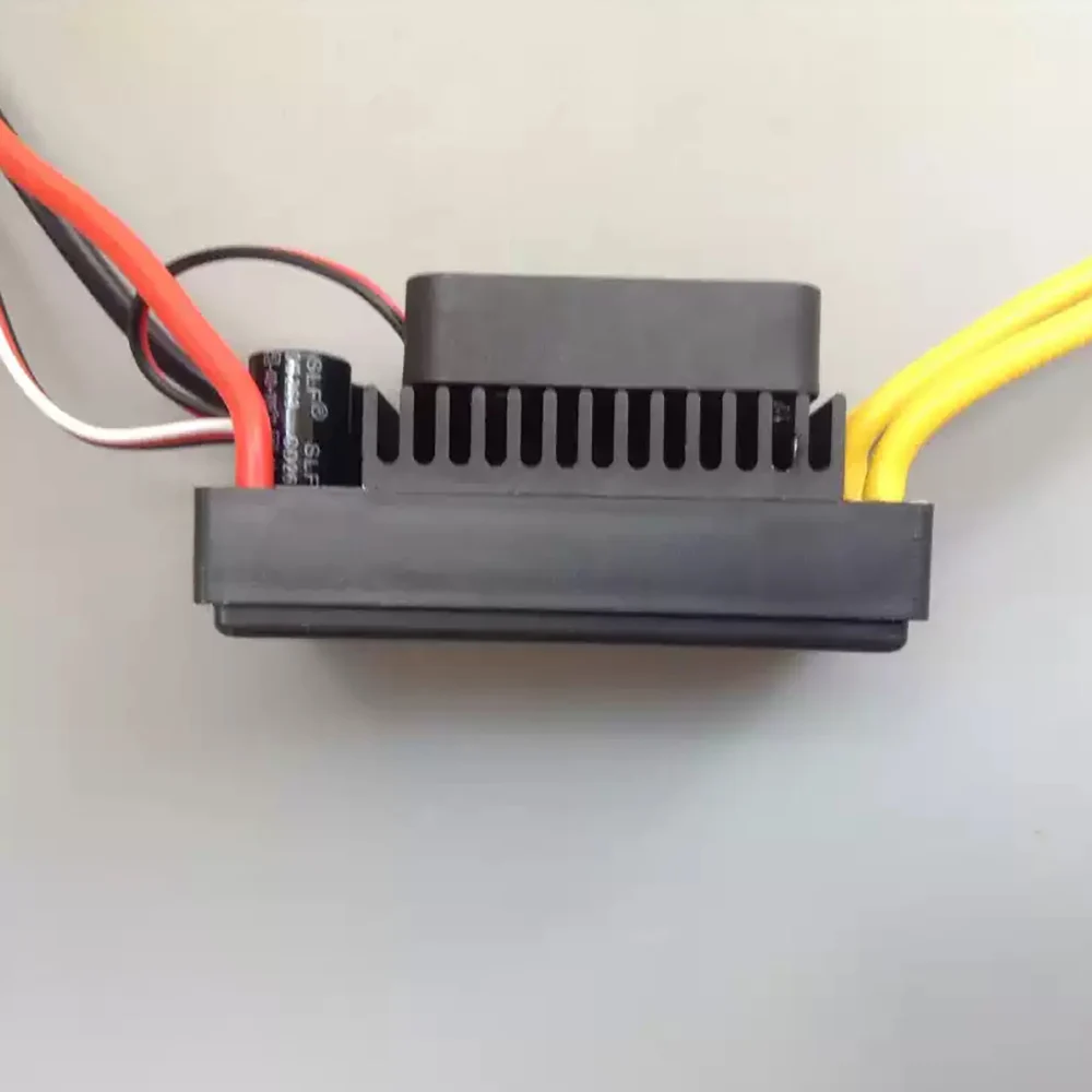 ESC sans balais 12-24V 70A avec ventilateur de refroidissement ESC bidirectionnel pour bateaux RC, voitures RC, robots sous-marins et propulseurs sous-marins