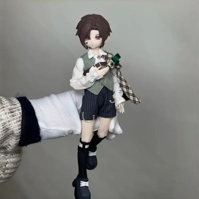 ชุดเสื้อผ้าตุ๊กตาแฟชั่น 1/8 สำหรับตุ๊กตา BJD ขนาด 23 ซม. เสื้อคลุม+เสื้อ+กางเกงขาสั้น+เสื้อกั๊ก+ถุงเท้า ชุดแต่งตัวเล่นบ้าน ของเล่นเสริมสำหรับตุ๊กตา (ไม่รวมตุ๊กตา)