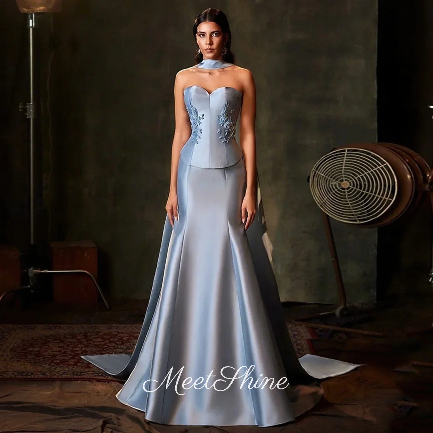 

Blue Dubai 3D Flower Embroidery Sweetheart Satin Evening Dress Modern Mermaid Scarf Formal Wedding Prom Dress Customized