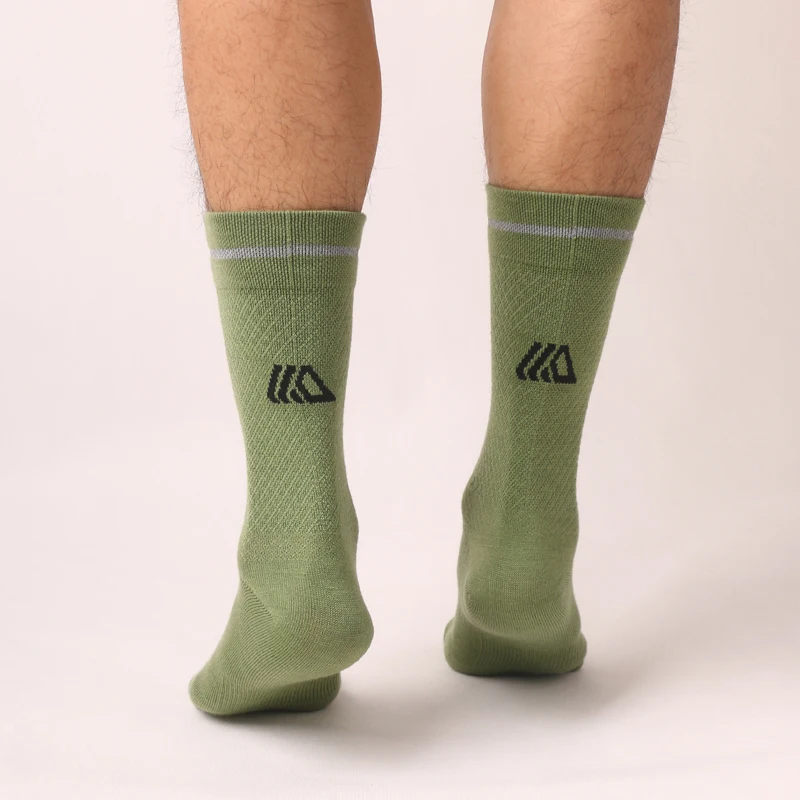 As meias de ciclismo reflexivas de lã Sporcks são reflexivas, quentes, absorventes de calor, absorventes de umidade, anti-pilling e adequadas para esportes de outono e inverno