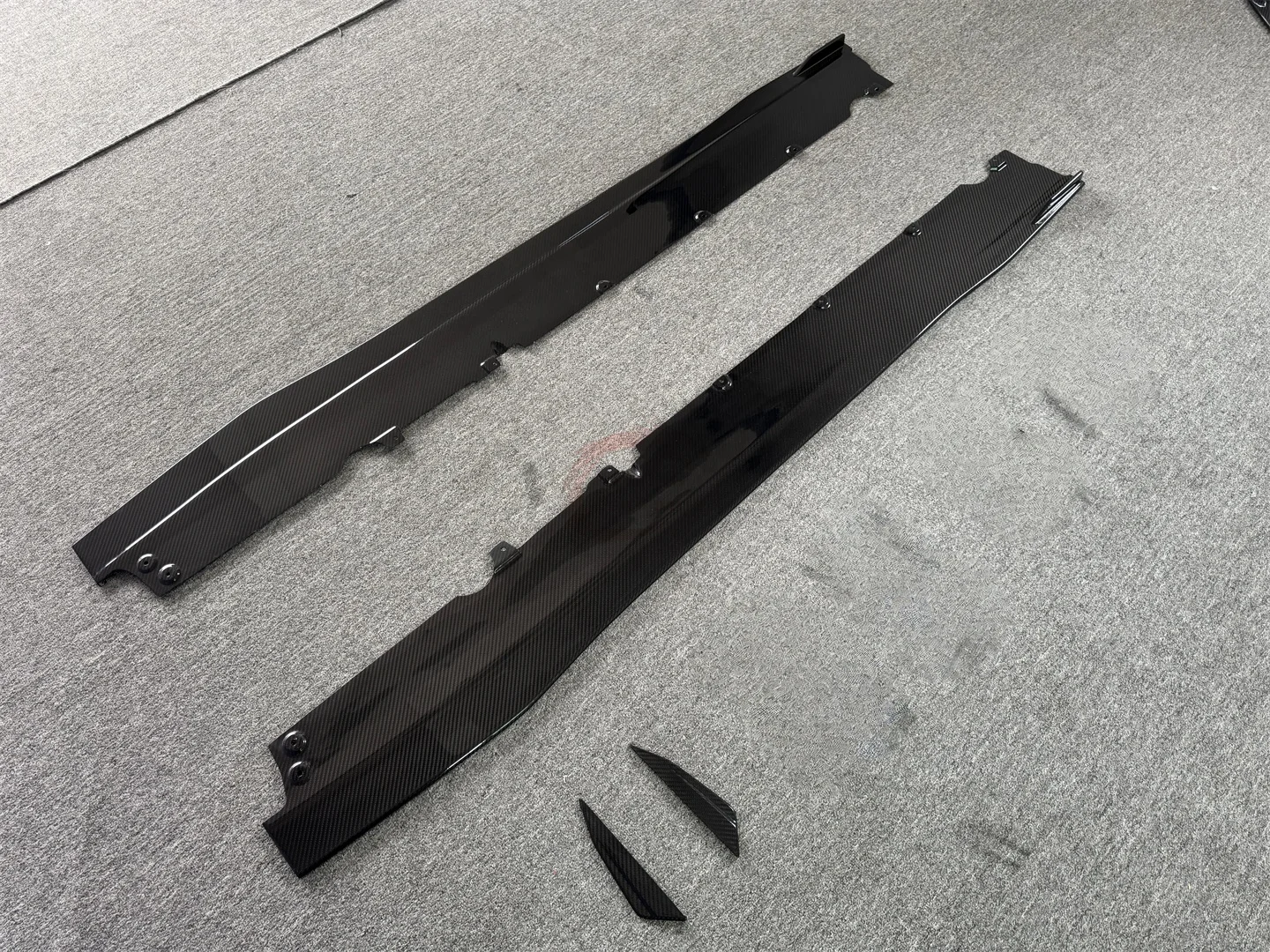 

High Quality ALN V1 Style Dry Carbon Fiber Side Skirt Side Spoiler for Lamborghini Huracan EVO Upgrade Dry Carbon Side Skirt